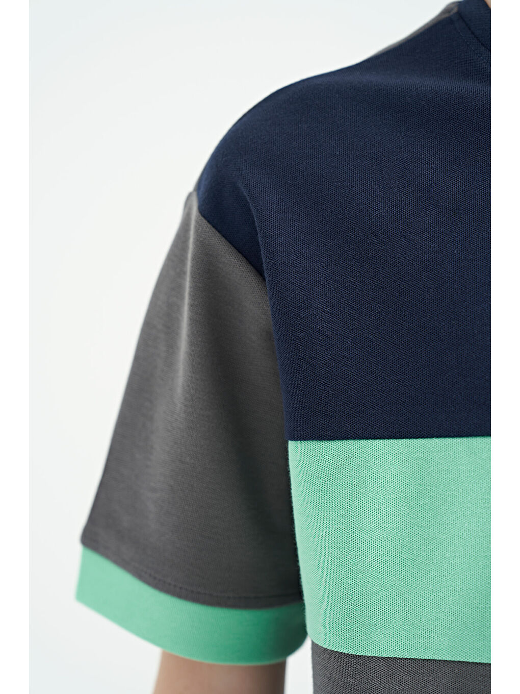 Koyu Gri Renk Geçişli Nakışlı Oversize Erkek Çocuk Tişört - 11159-4