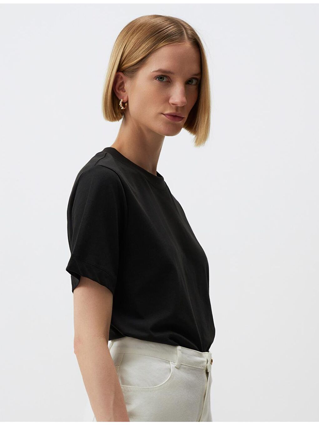 Siyah Bisiklet Yaka Basic Pamuklu Tişört-3