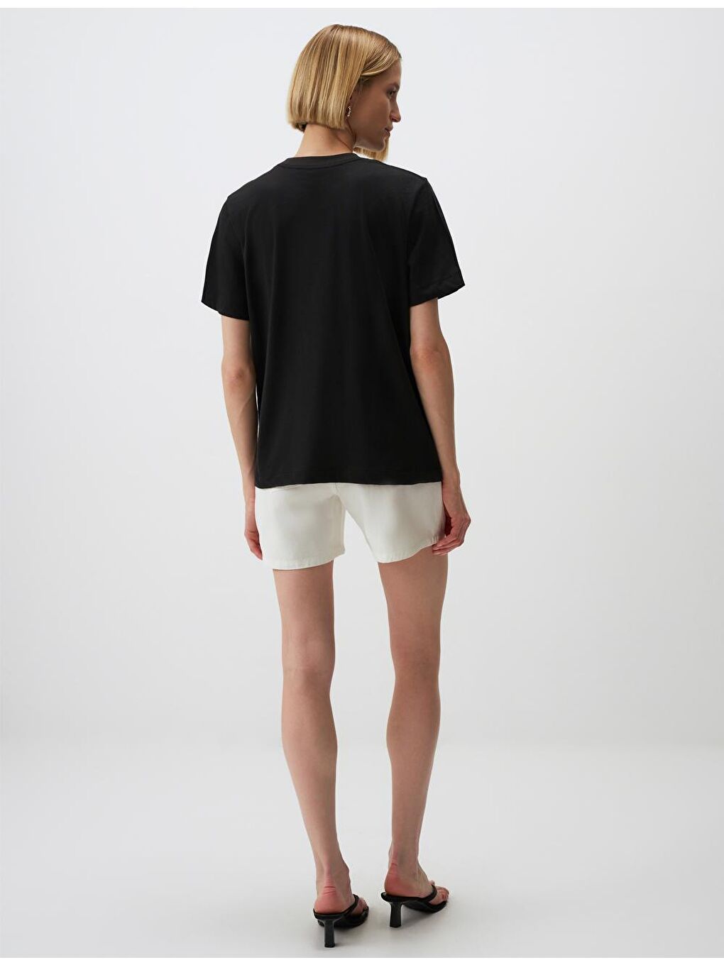 Siyah Bisiklet Yaka Basic Pamuklu Tişört-5