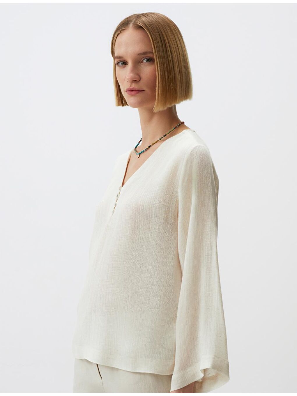 Ekru V Yaka Uzun Kollu Keten Görünümlü Bluz-4