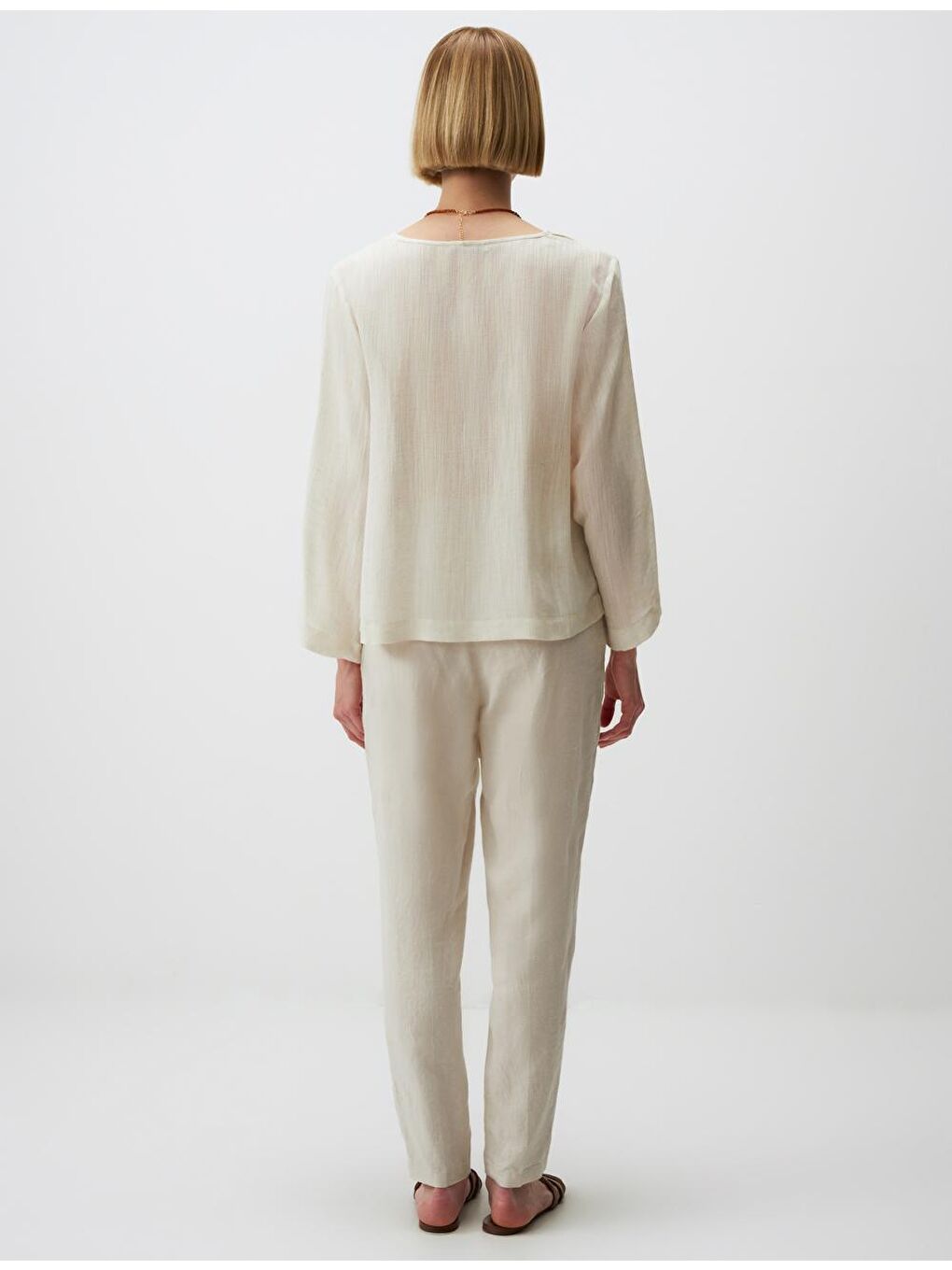 Ekru V Yaka Uzun Kollu Keten Görünümlü Bluz-5