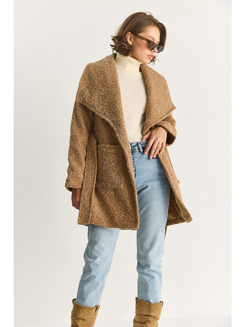 Kahverengi Kadın Kruvaze Yaka Astarlı Kuşak Bağlamalı Kırçıllı Kaşe Kaban-2