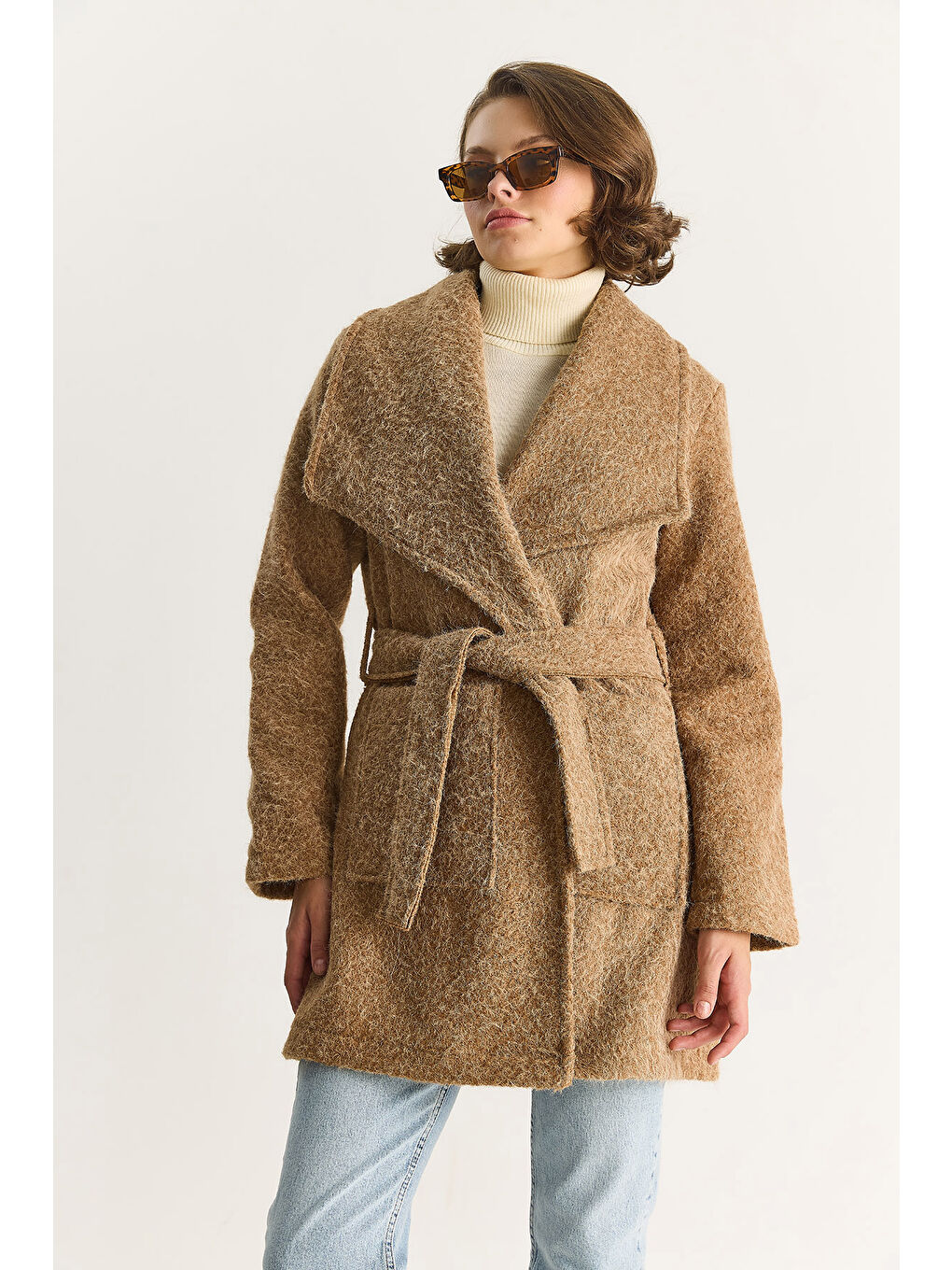 Kahverengi Kadın Kruvaze Yaka Astarlı Kuşak Bağlamalı Kırçıllı Kaşe Kaban-4