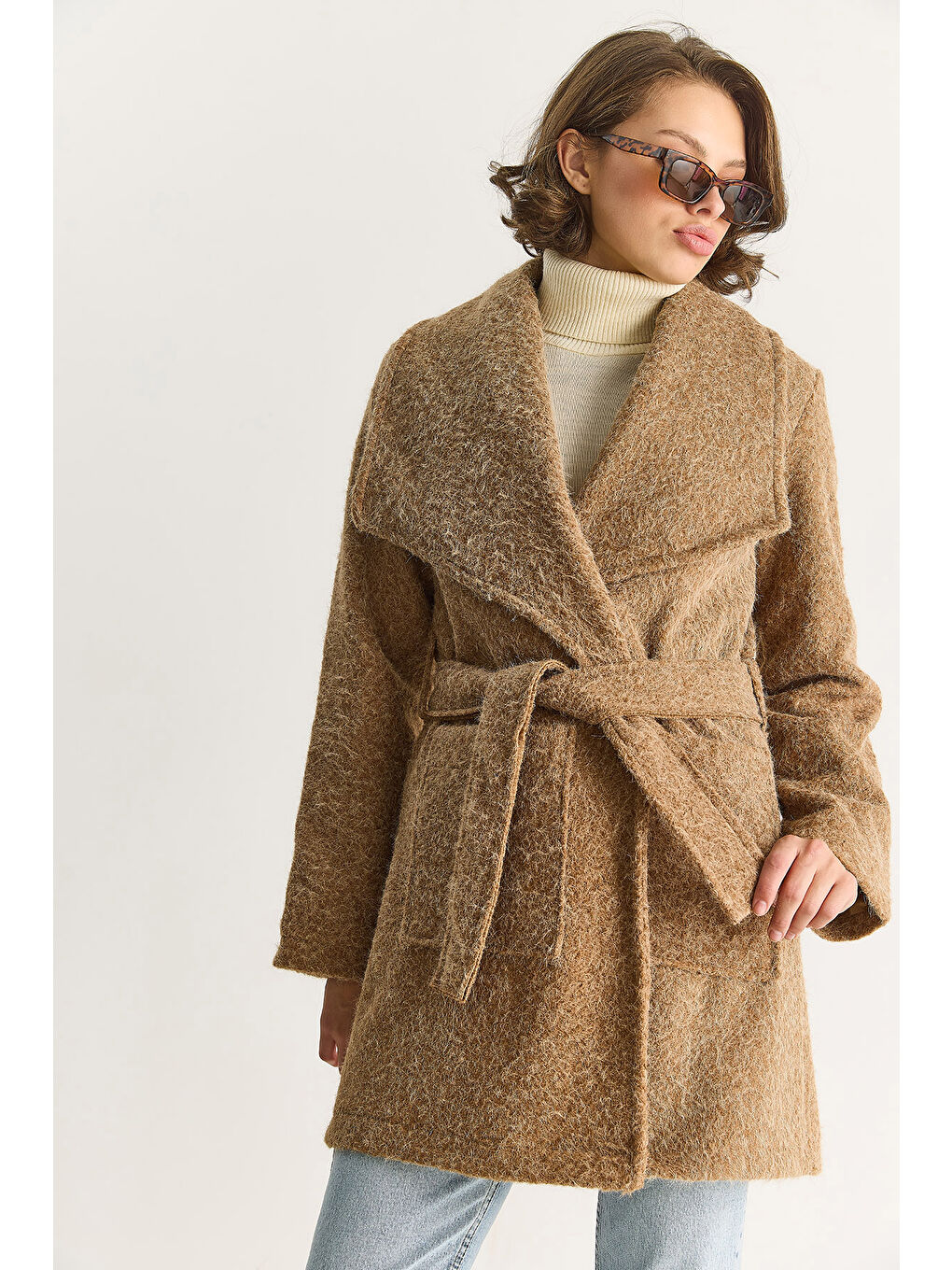 Kahverengi Kadın Kruvaze Yaka Astarlı Kuşak Bağlamalı Kırçıllı Kaşe Kaban-5