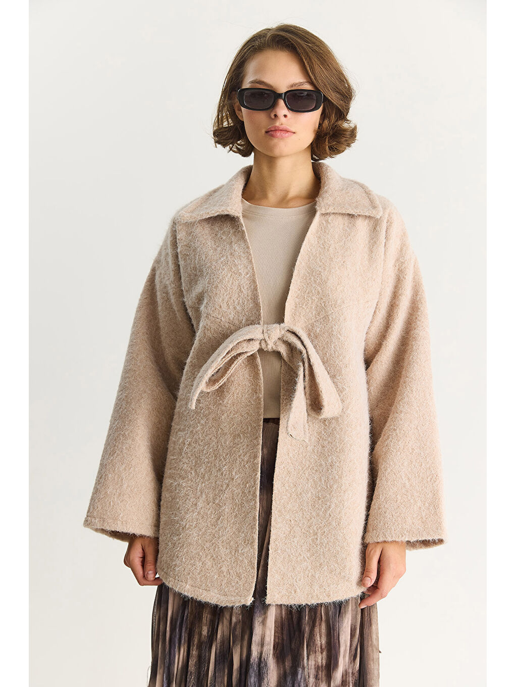 Bej Kadın Gömlek Yaka Bağlama Detaylı Kırçıllı Kaşe Kaban-2