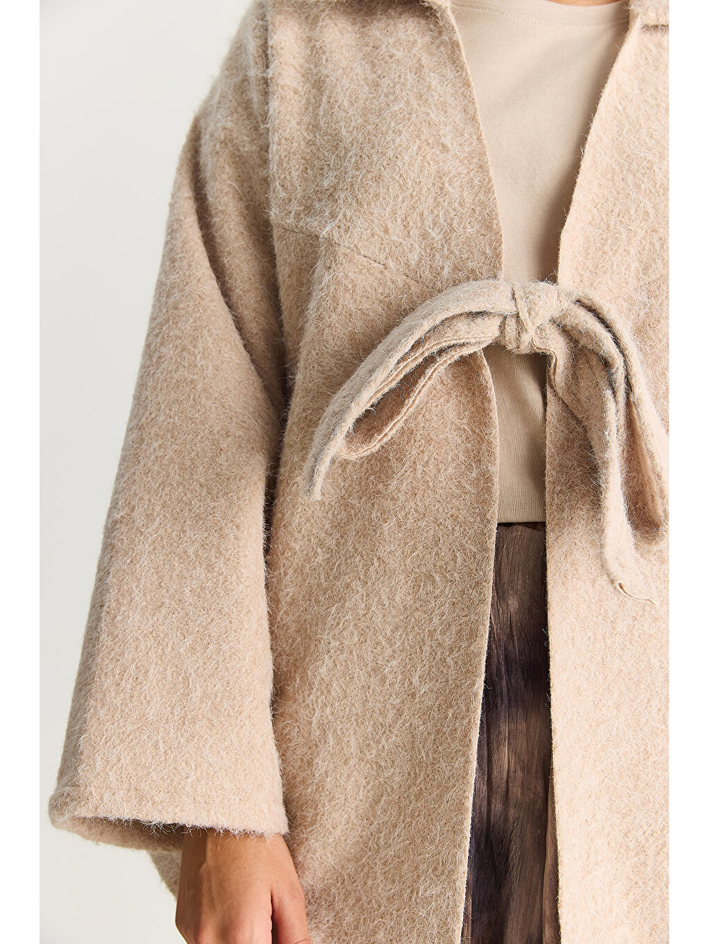 Bej Kadın Gömlek Yaka Bağlama Detaylı Kırçıllı Kaşe Kaban-4