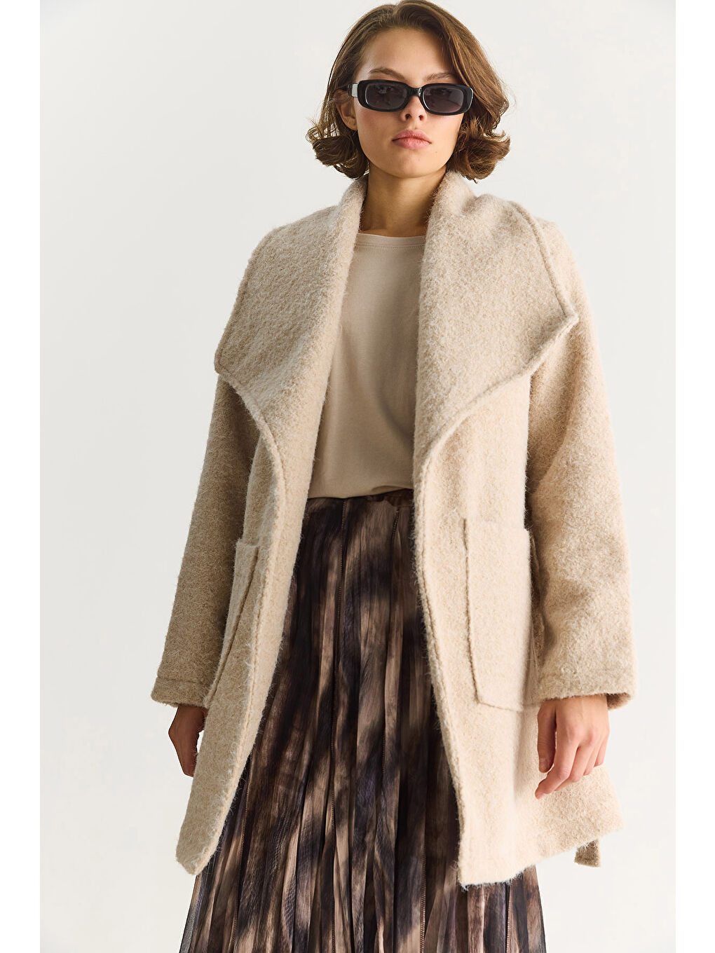 Ekru Kadın Kruvaze Yaka Astarlı Kuşak Bağlamalı Kırçıllı Kaşe Kaban