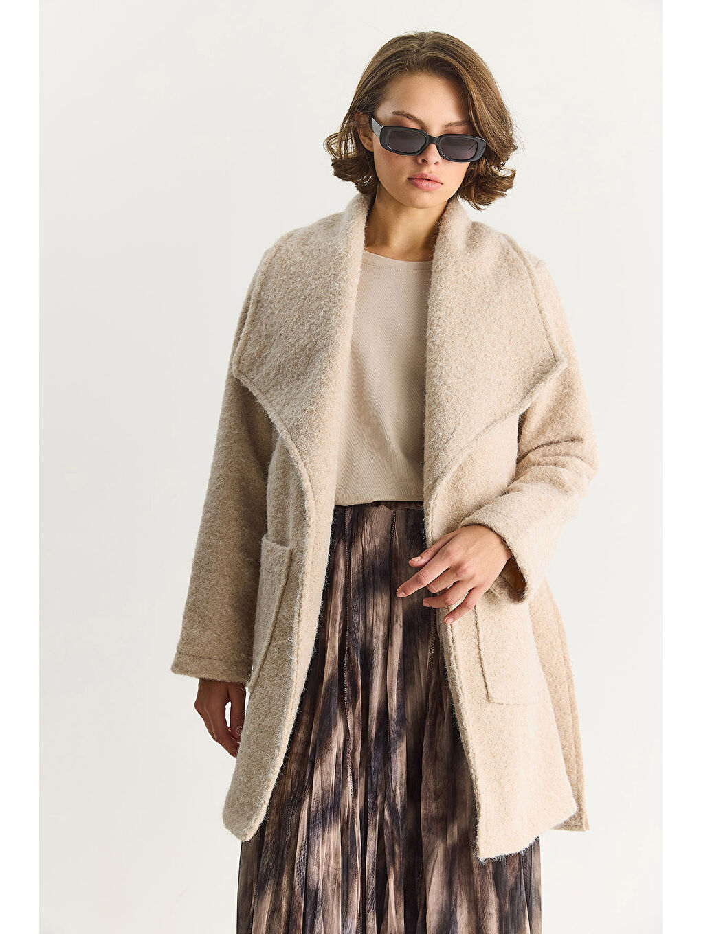 Ekru Kadın Kruvaze Yaka Astarlı Kuşak Bağlamalı Kırçıllı Kaşe Kaban-1