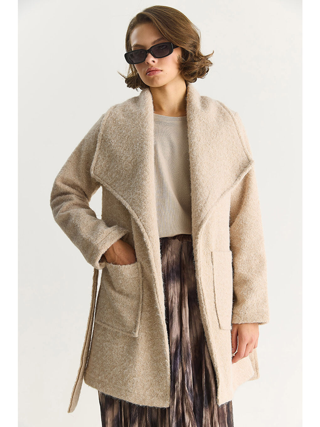 Ekru Kadın Kruvaze Yaka Astarlı Kuşak Bağlamalı Kırçıllı Kaşe Kaban-2