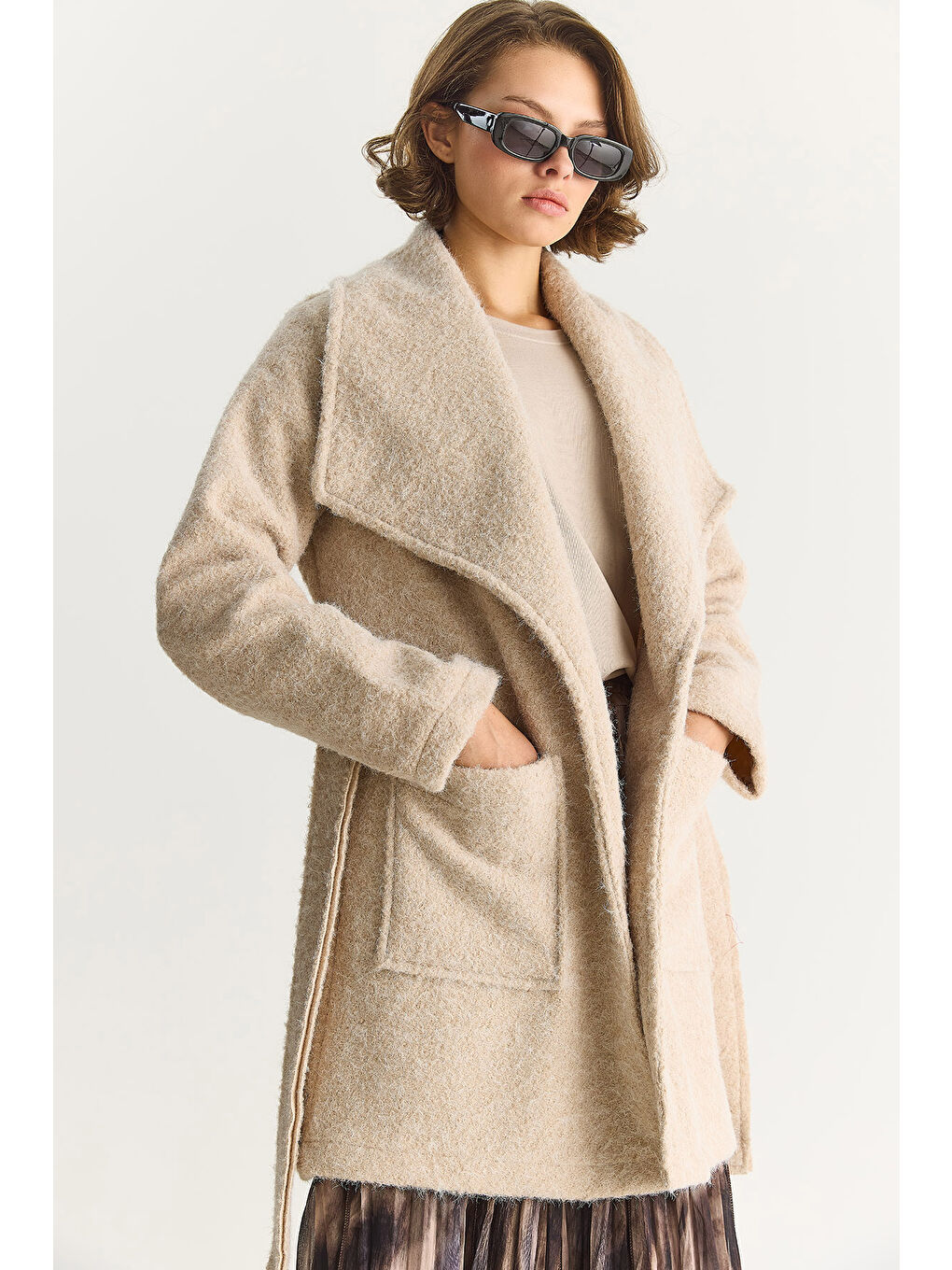 Ekru Kadın Kruvaze Yaka Astarlı Kuşak Bağlamalı Kırçıllı Kaşe Kaban-3