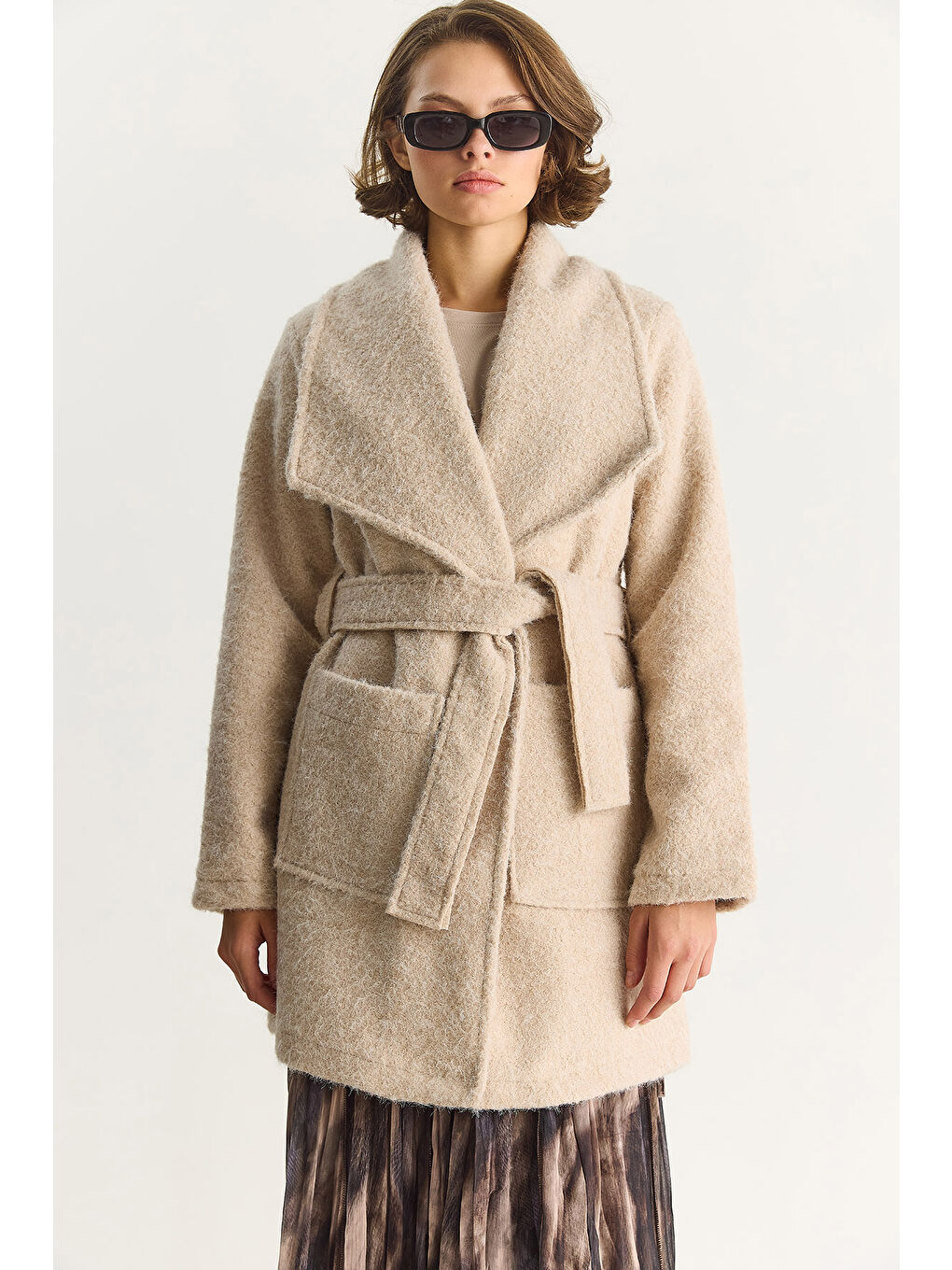 Ekru Kadın Kruvaze Yaka Astarlı Kuşak Bağlamalı Kırçıllı Kaşe Kaban-4