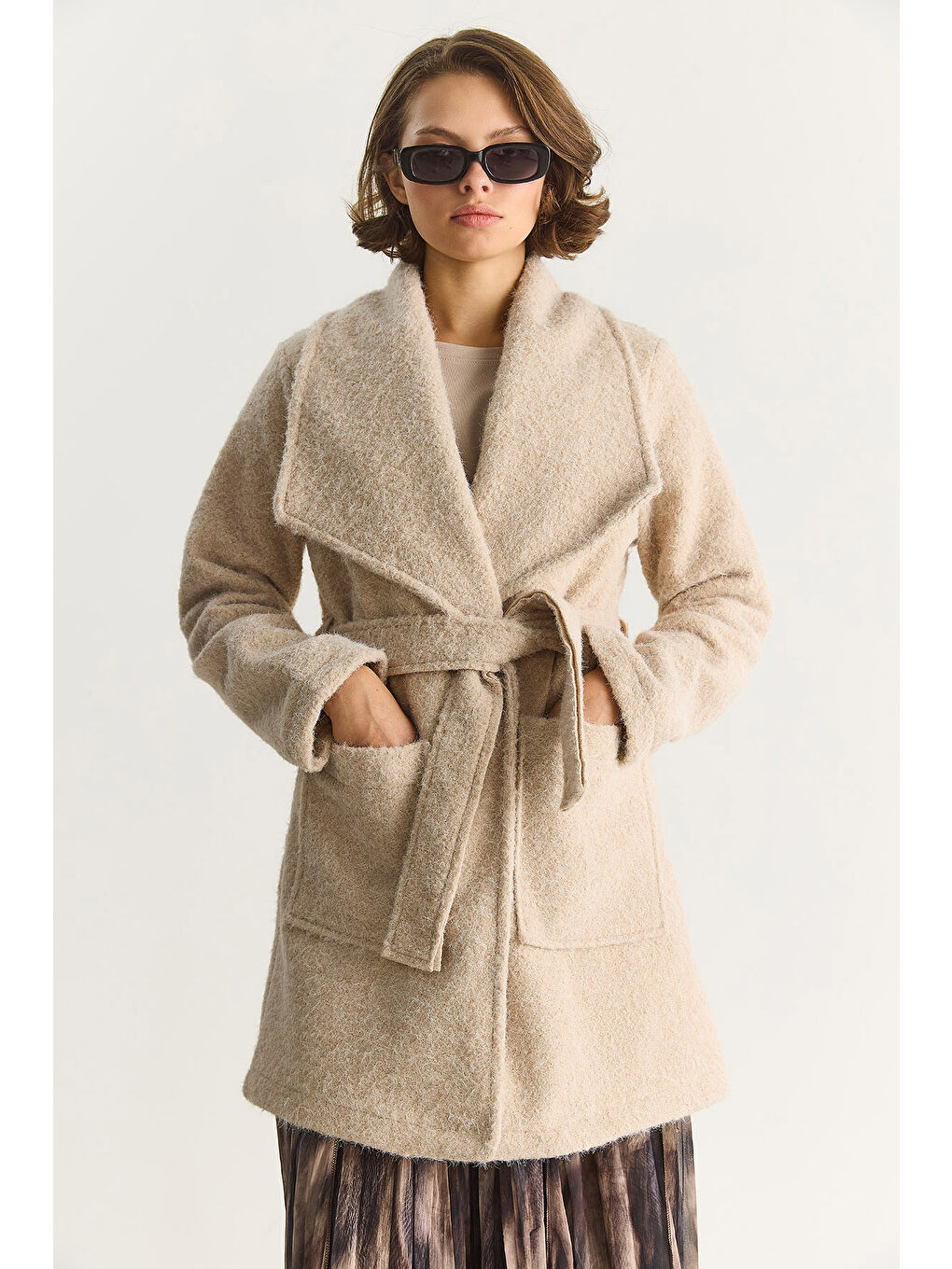 Ekru Kadın Kruvaze Yaka Astarlı Kuşak Bağlamalı Kırçıllı Kaşe Kaban-5