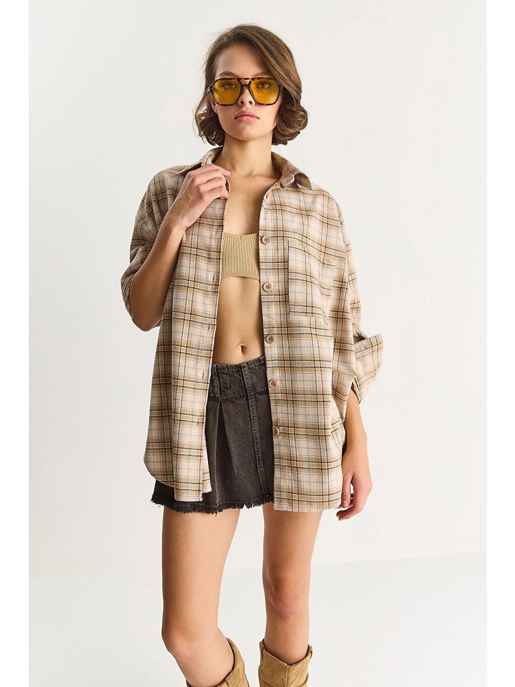 Bej Kadın Tek Cep Detaylı Oversize Ekose Gömlek-3