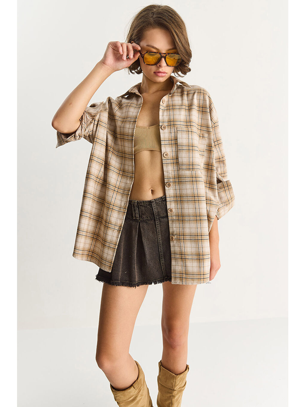 Bej Kadın Tek Cep Detaylı Oversize Ekose Gömlek-4