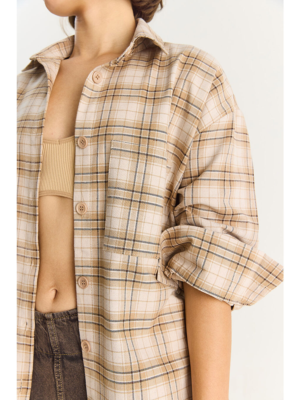 Bej Kadın Tek Cep Detaylı Oversize Ekose Gömlek-5