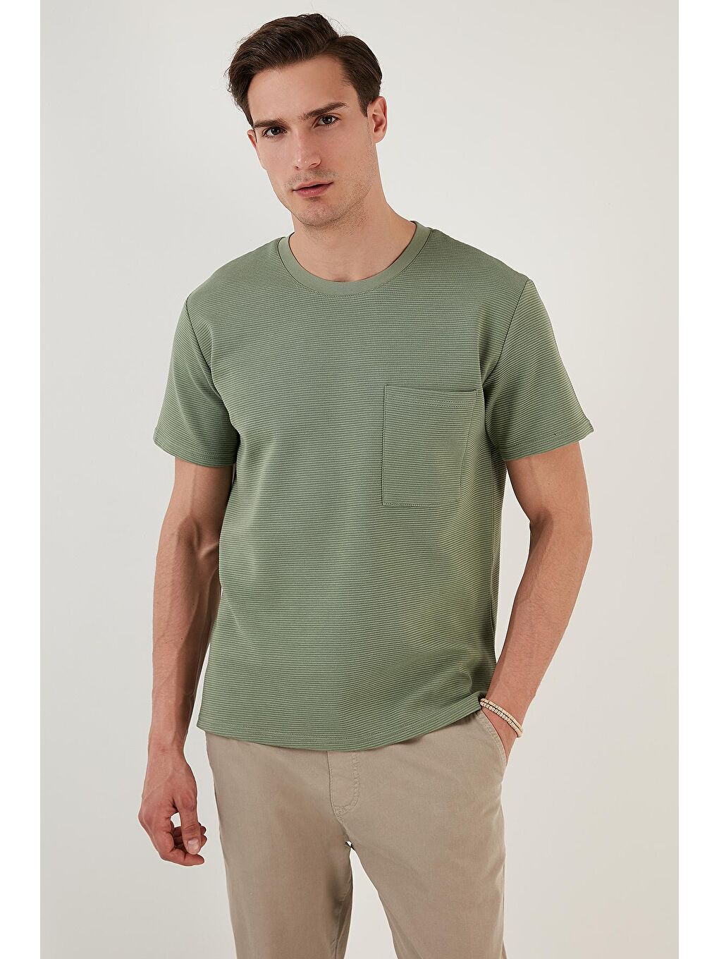 Yeşil Bisiklet Yaka Tek Cepli Pamuklu Oversize Tişört 5902305-2