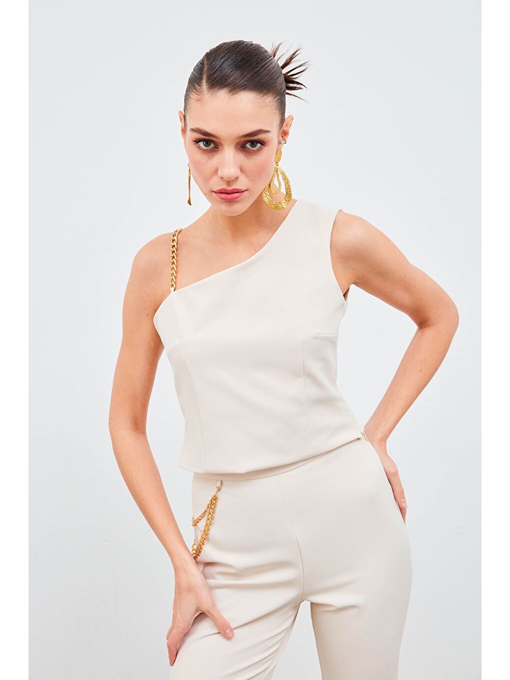 Zincir Askı Detaylı Crop Bluz - Bej-2