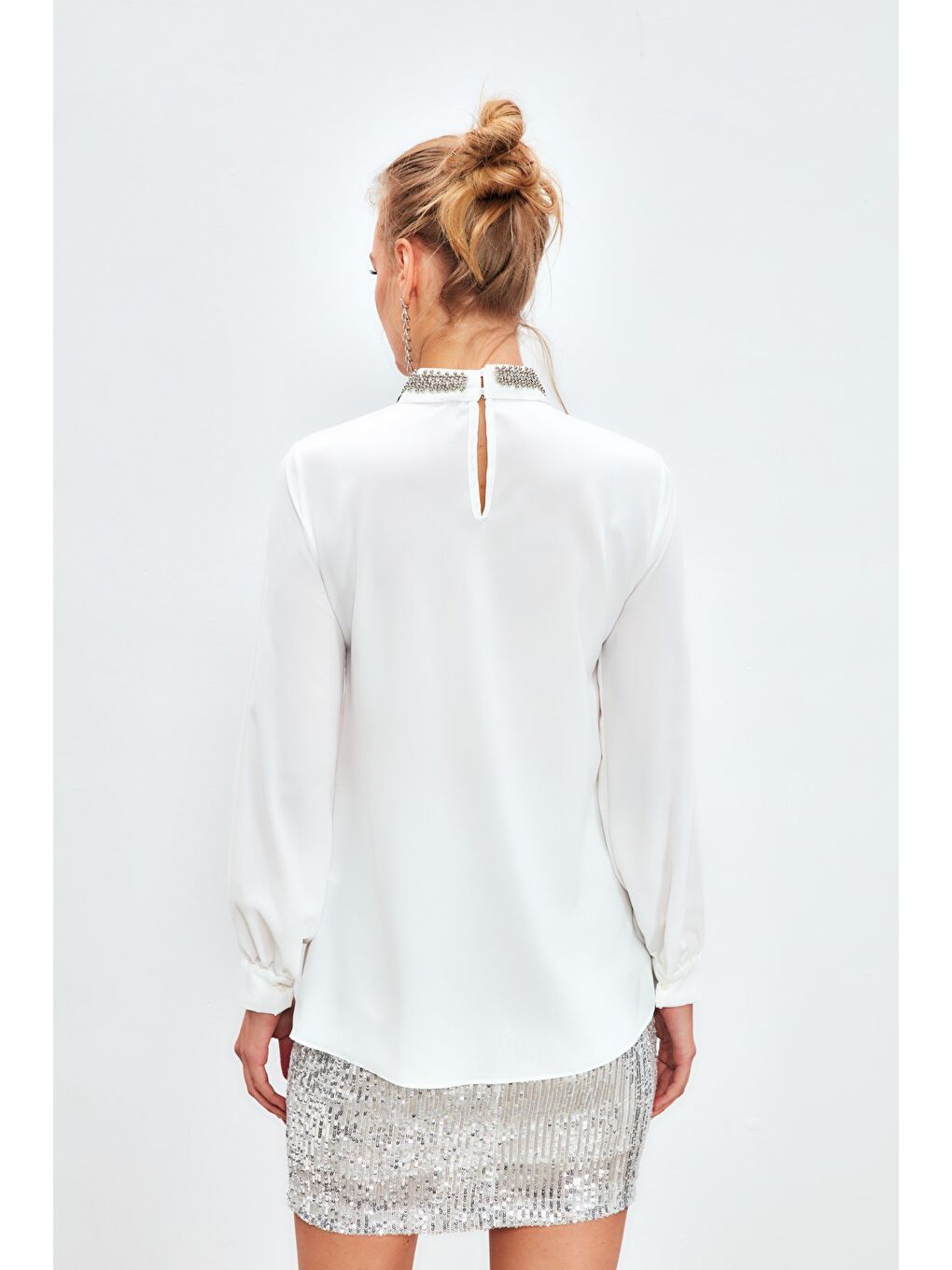 Yaka Aksesuarlı Bluz - Ekru-5
