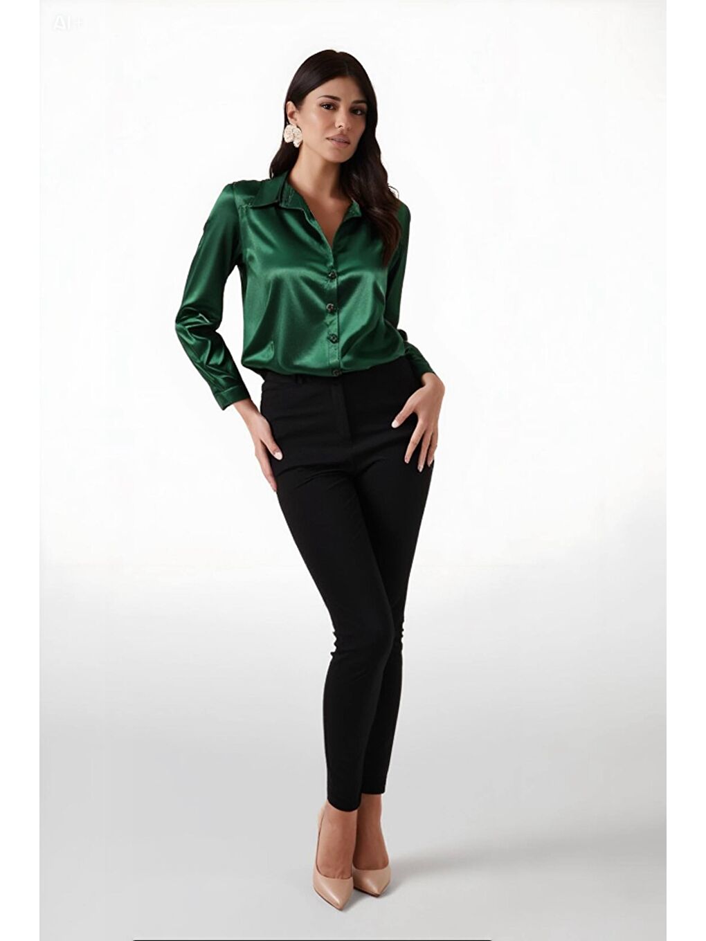 Kadın Zümrüt Yeşili Hafif Dökümlü Saten Yüzeyli Gömlek HZL22W-BD139641-1