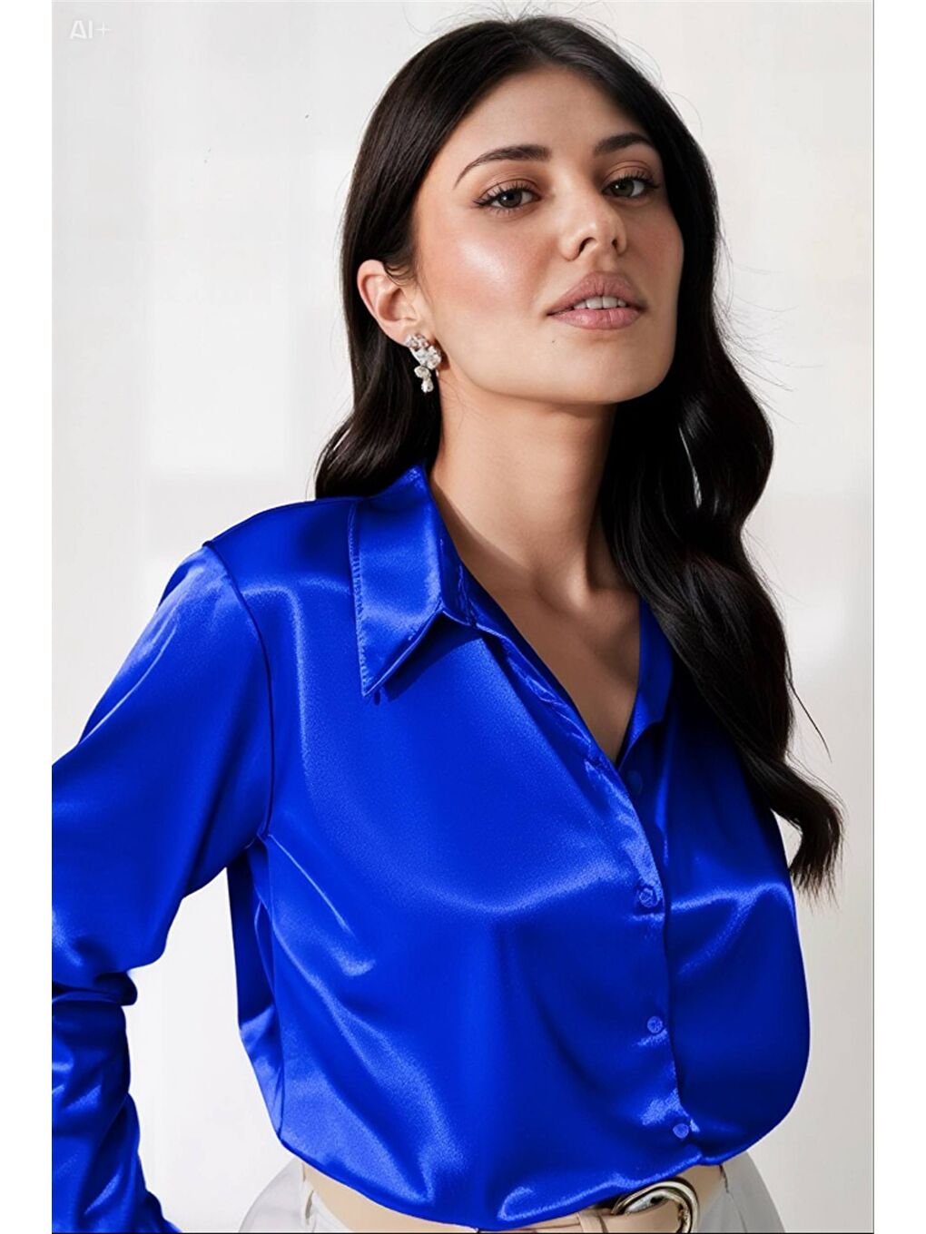 Kadın Canlı Mavi Hafif Dökümlü Saten Yüzeyli Gömlek HZL22W-BD139641-2