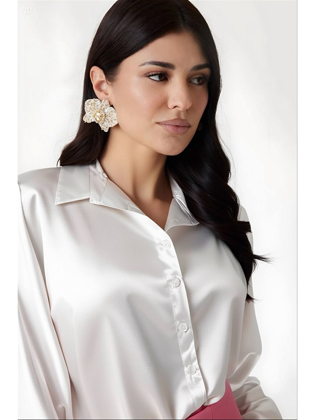 Kadın Beyaz Hafif Dökümlü Saten Yüzeyli Gömlek HZL22W-BD139641-3