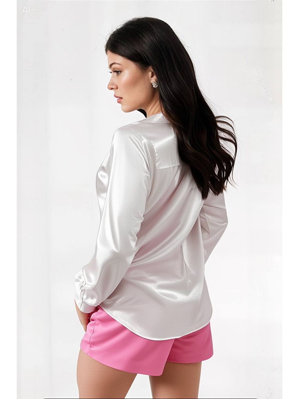 Kadın Beyaz Hafif Dökümlü Saten Yüzeyli Gömlek HZL22W-BD139641-4