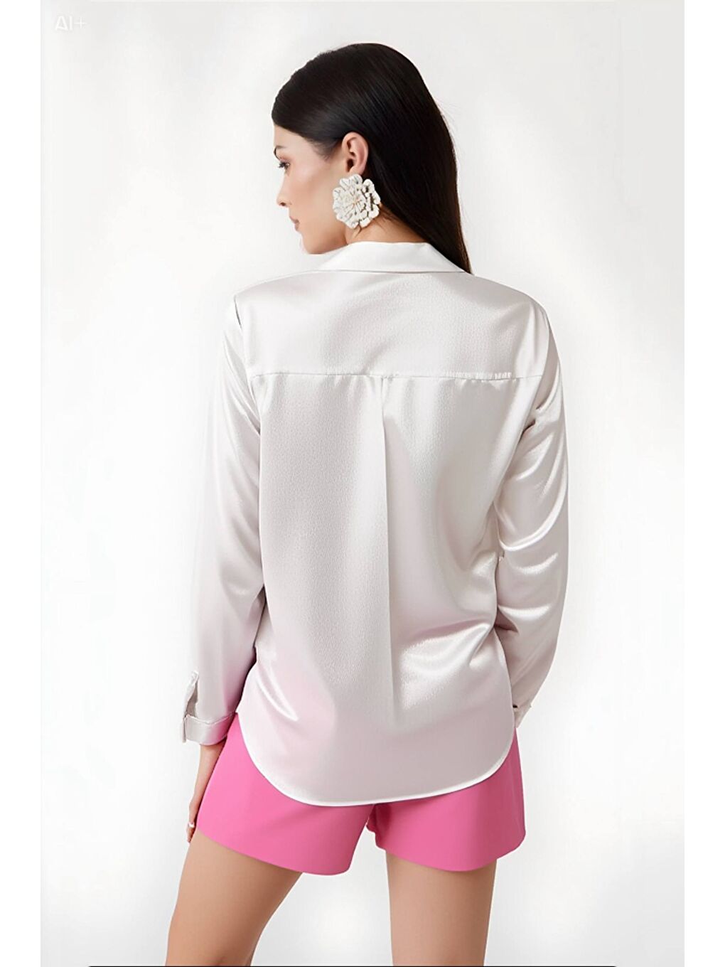 Kadın Beyaz Hafif Dökümlü Saten Yüzeyli Gömlek HZL22W-BD139641-5