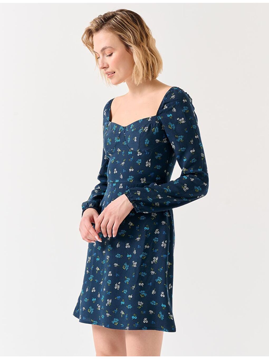 Lacivert Açık Yaka Uzun Kollu Çiçek Desenli Elbise-1