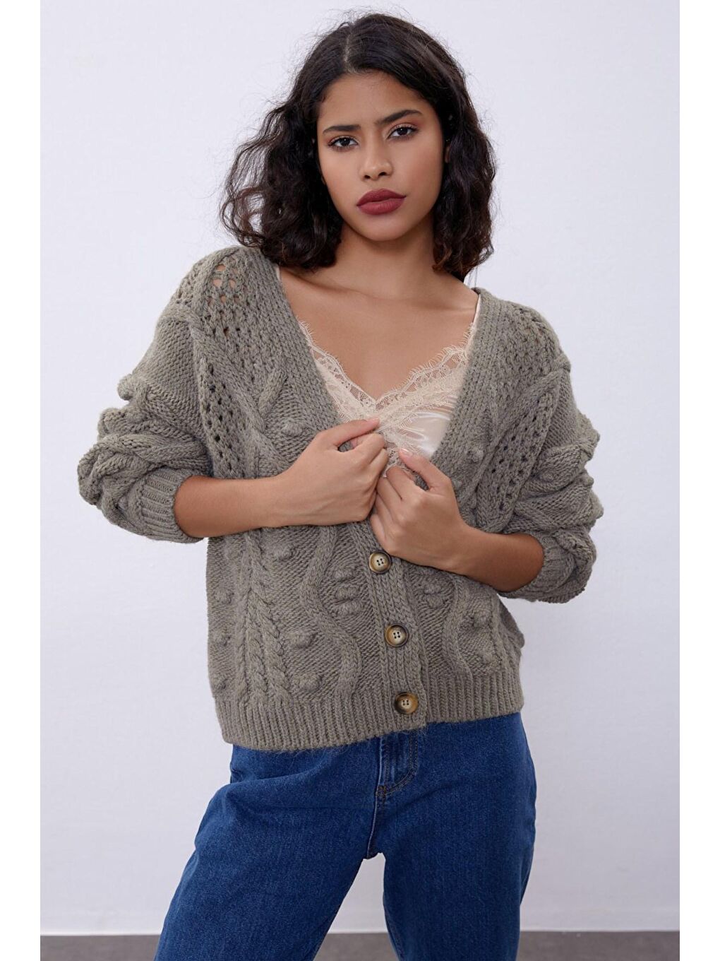 Haki Ponpon Detaylı Düğmeli Triko Hırka