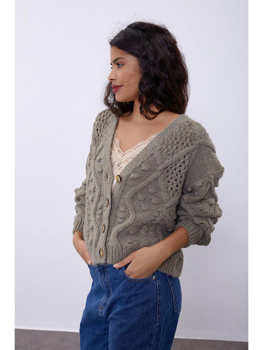 Haki Ponpon Detaylı Düğmeli Triko Hırka-3