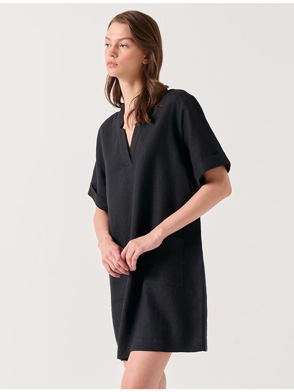 Siyah V Yaka Kısa Kollu Cepli Keten Elbise-1