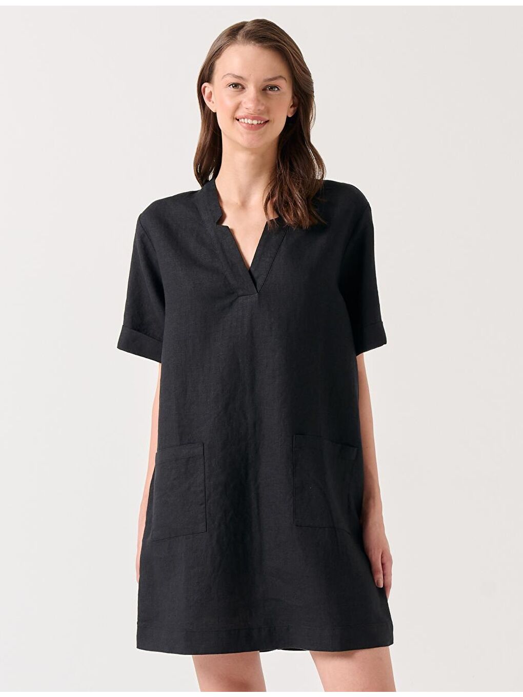 Siyah V Yaka Kısa Kollu Cepli Keten Elbise-3