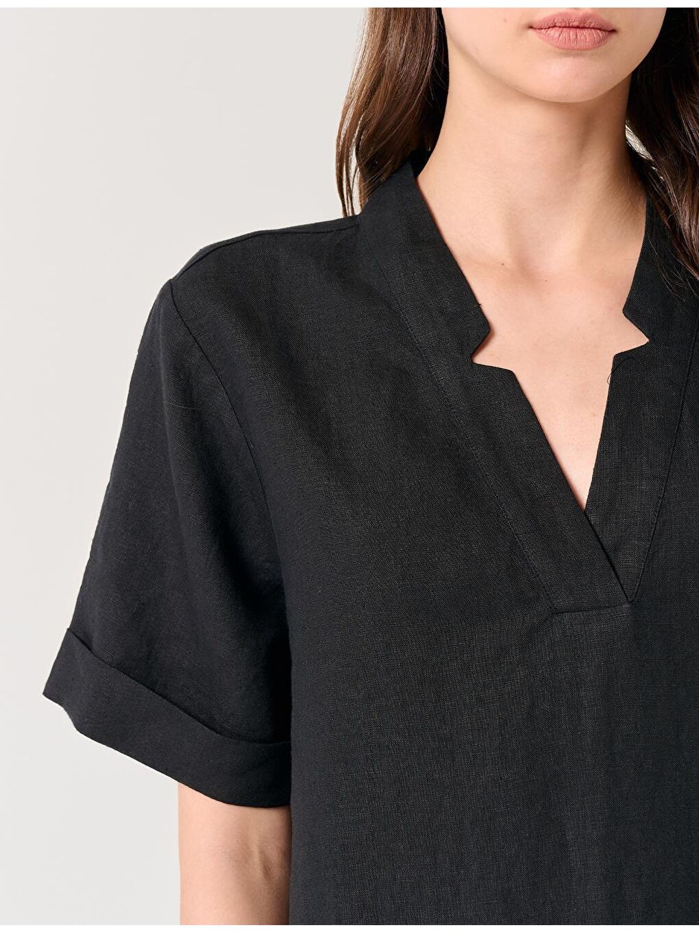 Siyah V Yaka Kısa Kollu Cepli Keten Elbise-4