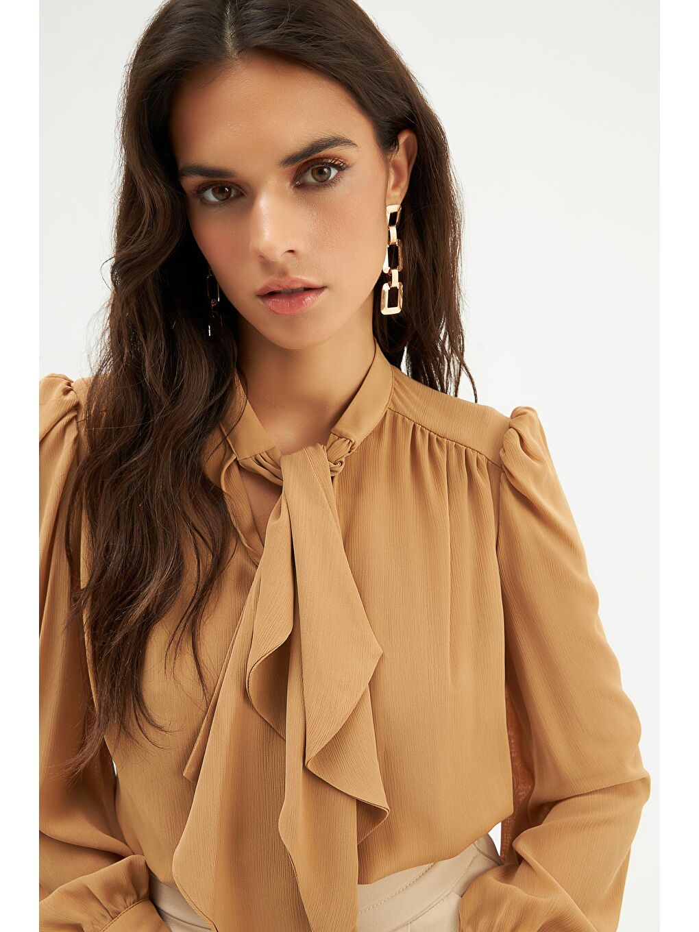 SATEEN Kahverengi Fular Yaka Salaş Bluz - Camel - 1