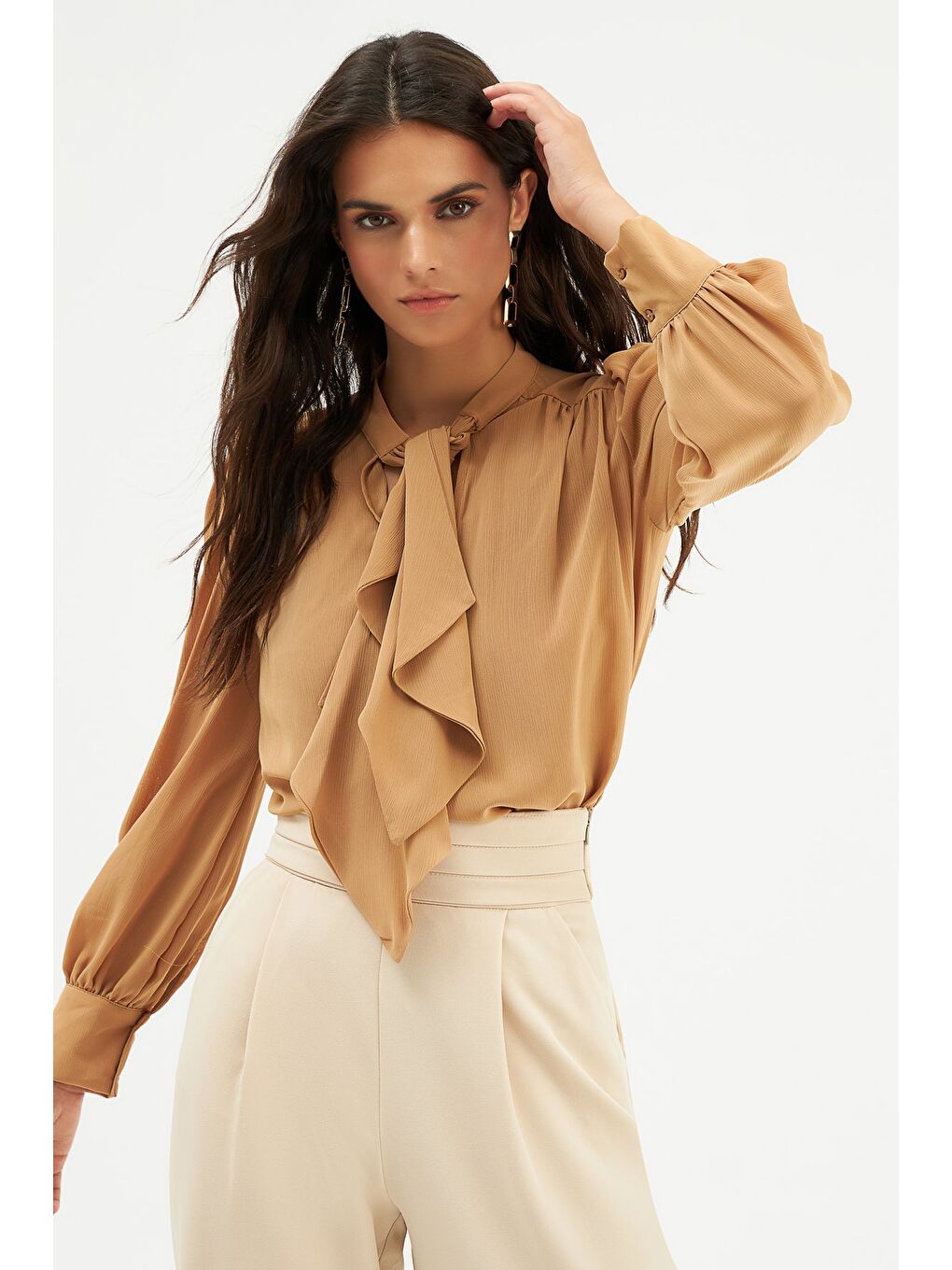 SATEEN Kahverengi Fular Yaka Salaş Bluz - Camel - 3