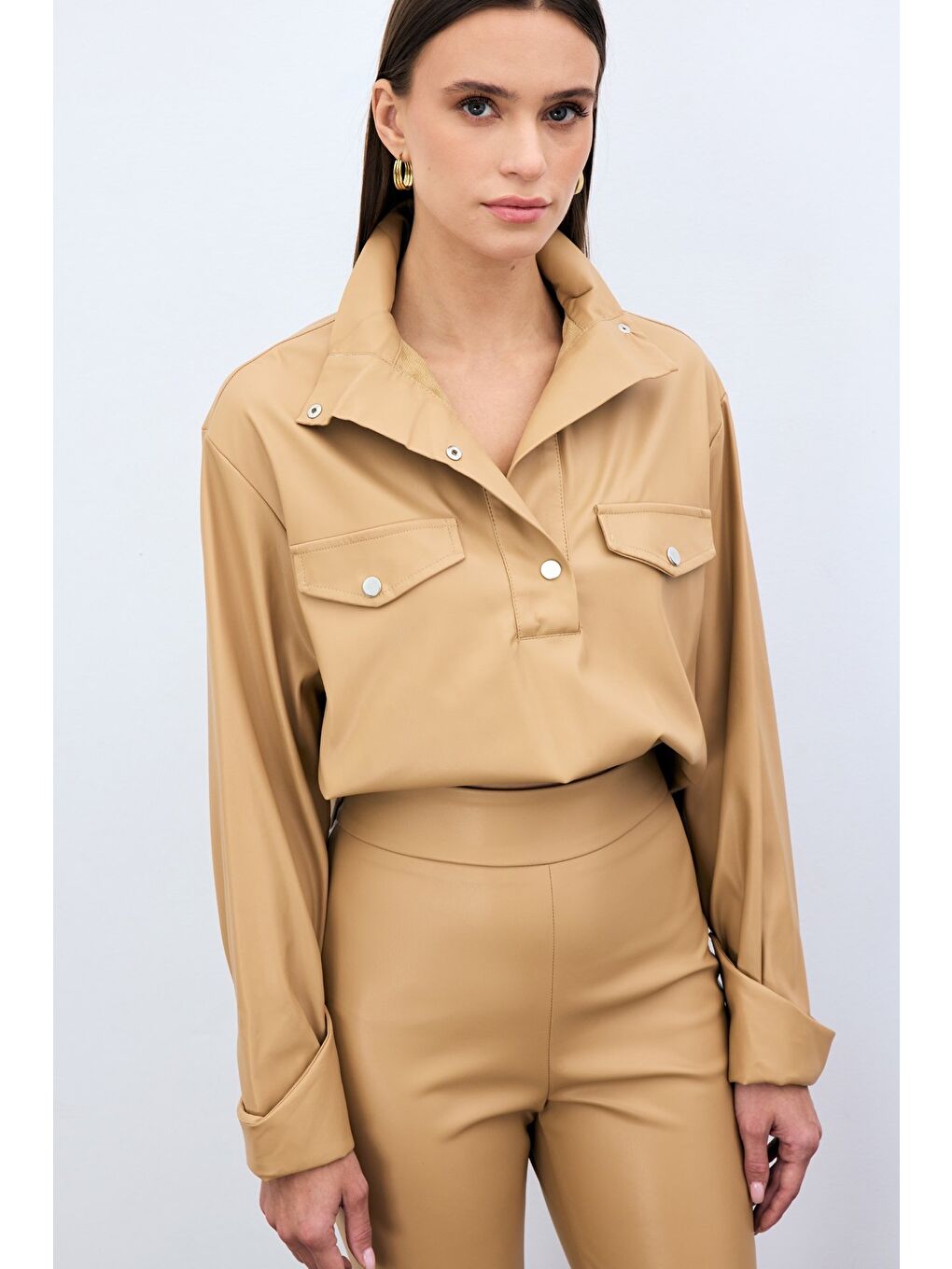 Büzgülü Deri Bluz - Bej
