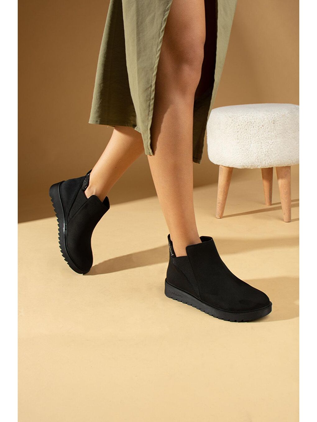 Siyah Taş Detaylı Kaymaz Taban Lastikli Kadın Bot & Bootie 59-1005-23Süet-2