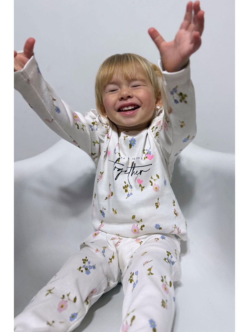 Kız Çocuk Taytlı Takım Renkli Çiçek Desenli Omuzu Fırfırlı Beyaz (2-6 Yaş)-6