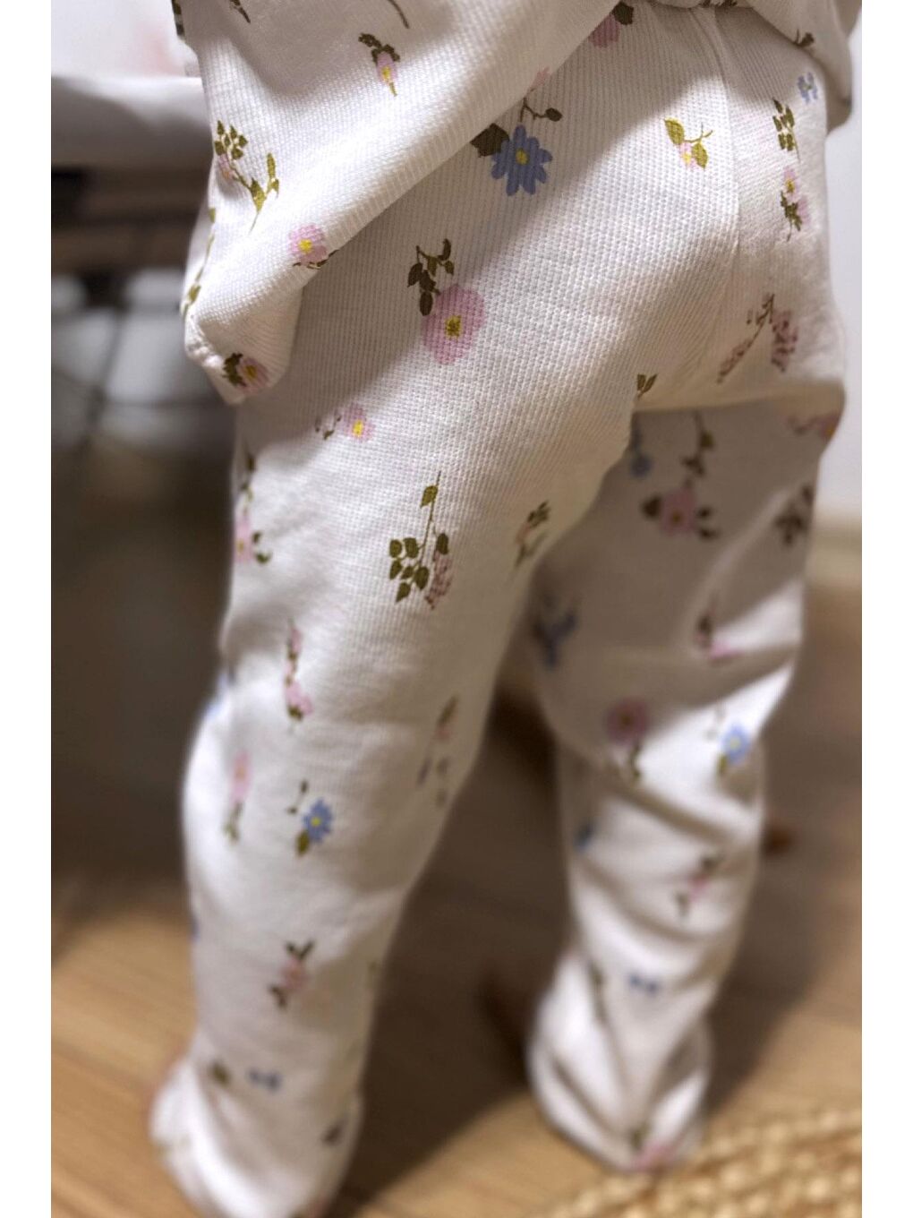 Kız Çocuk Taytlı Takım Renkli Çiçek Desenli Omuzu Fırfırlı Beyaz (2-6 Yaş)-8