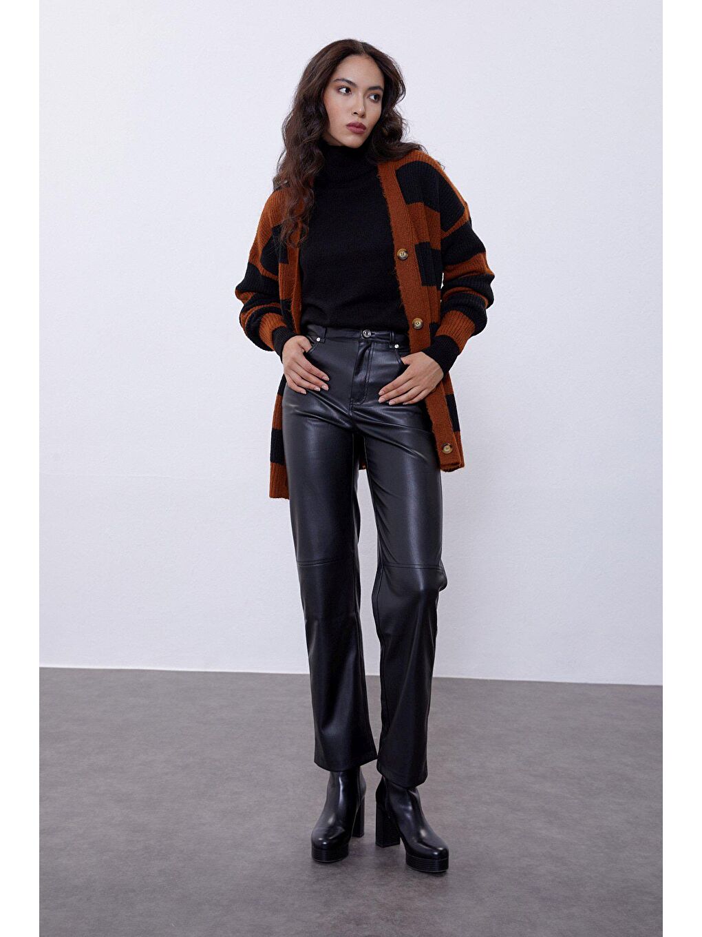 Kahverengi Taba Çizgili Triko Hırka-3