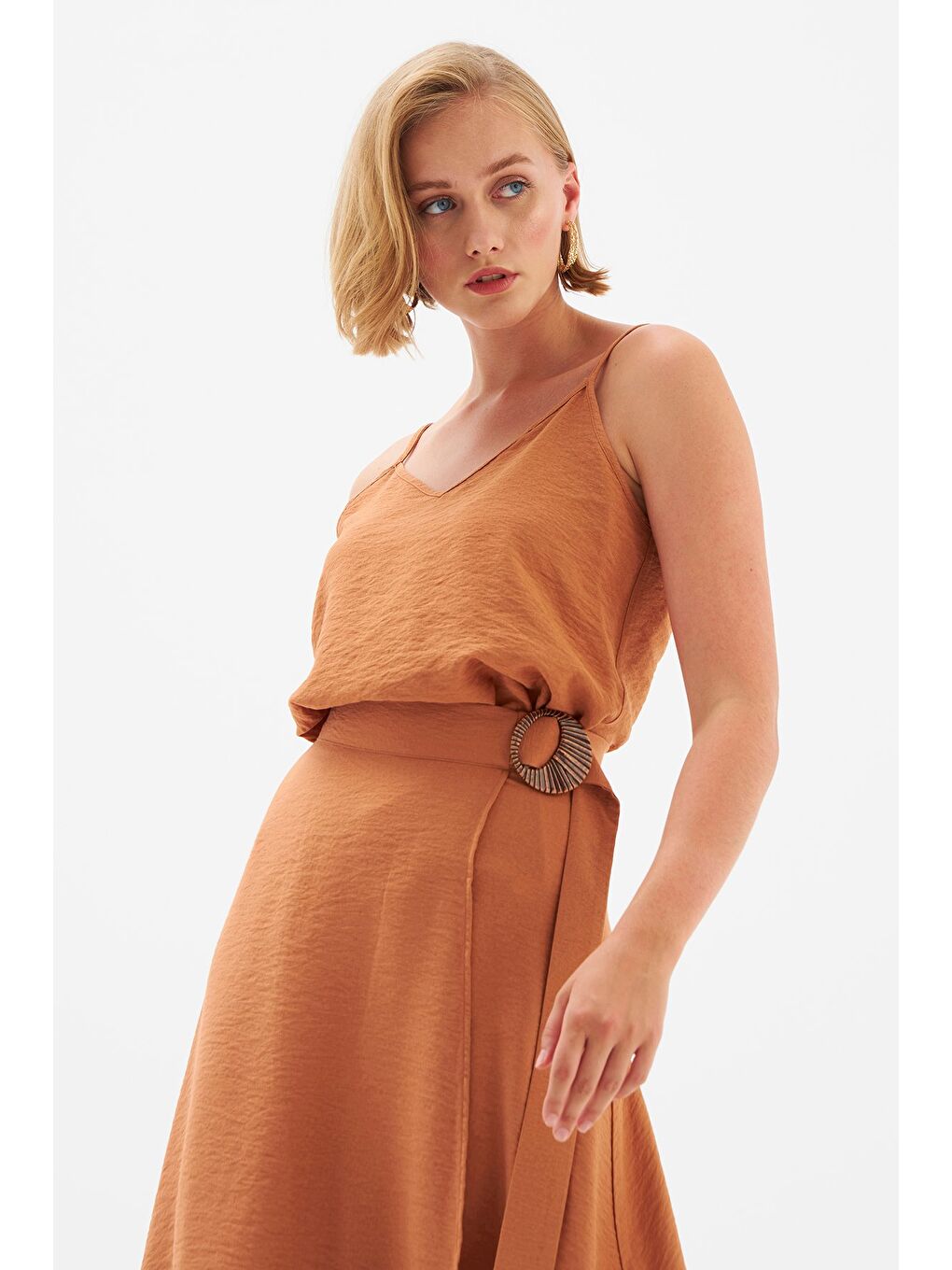 Kahverengi Keten Askılı Bluz - Taba