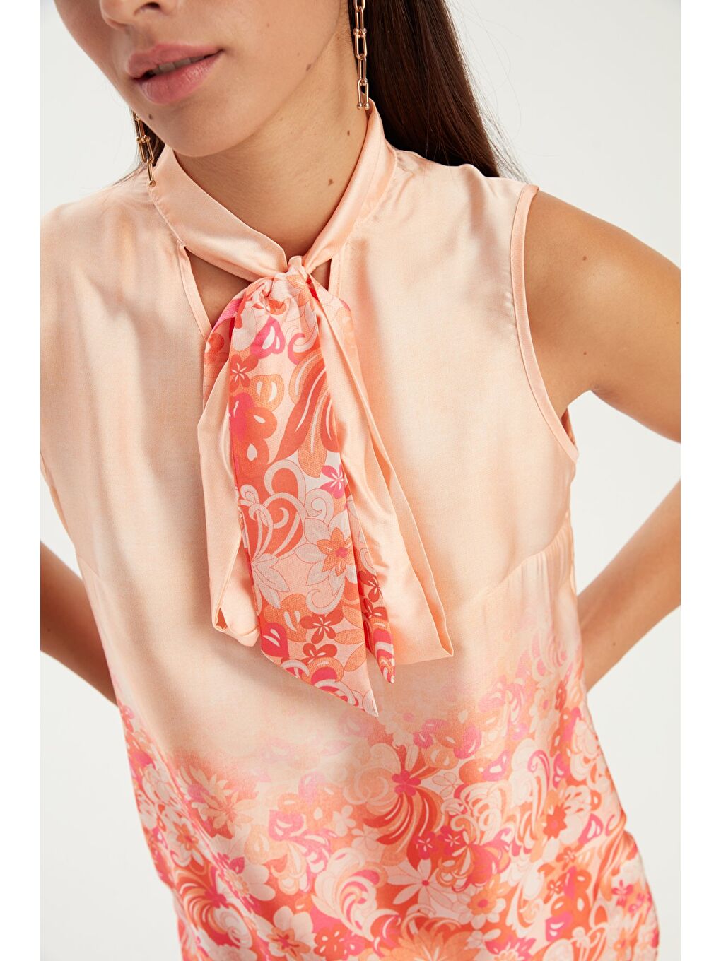 Desenli Fular Detaylı Bluz - Turuncu-3
