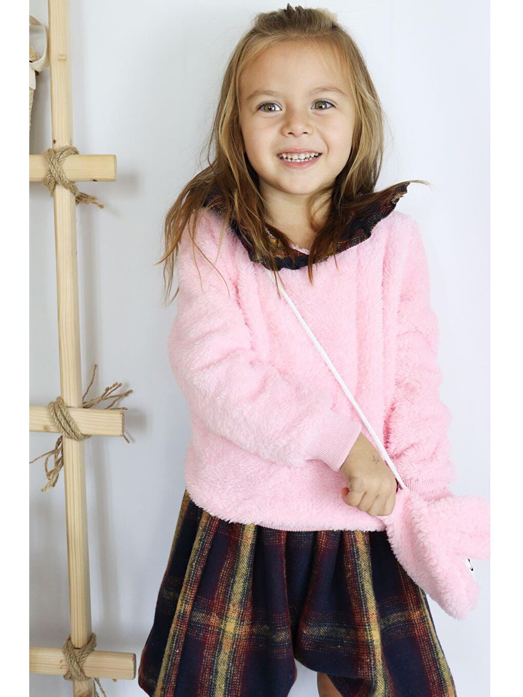 Kız Çocuk Bebe Yakalı Peluş Detaylı Çantalı Kareli ve Yünlü Pembe Etekli Takım-1