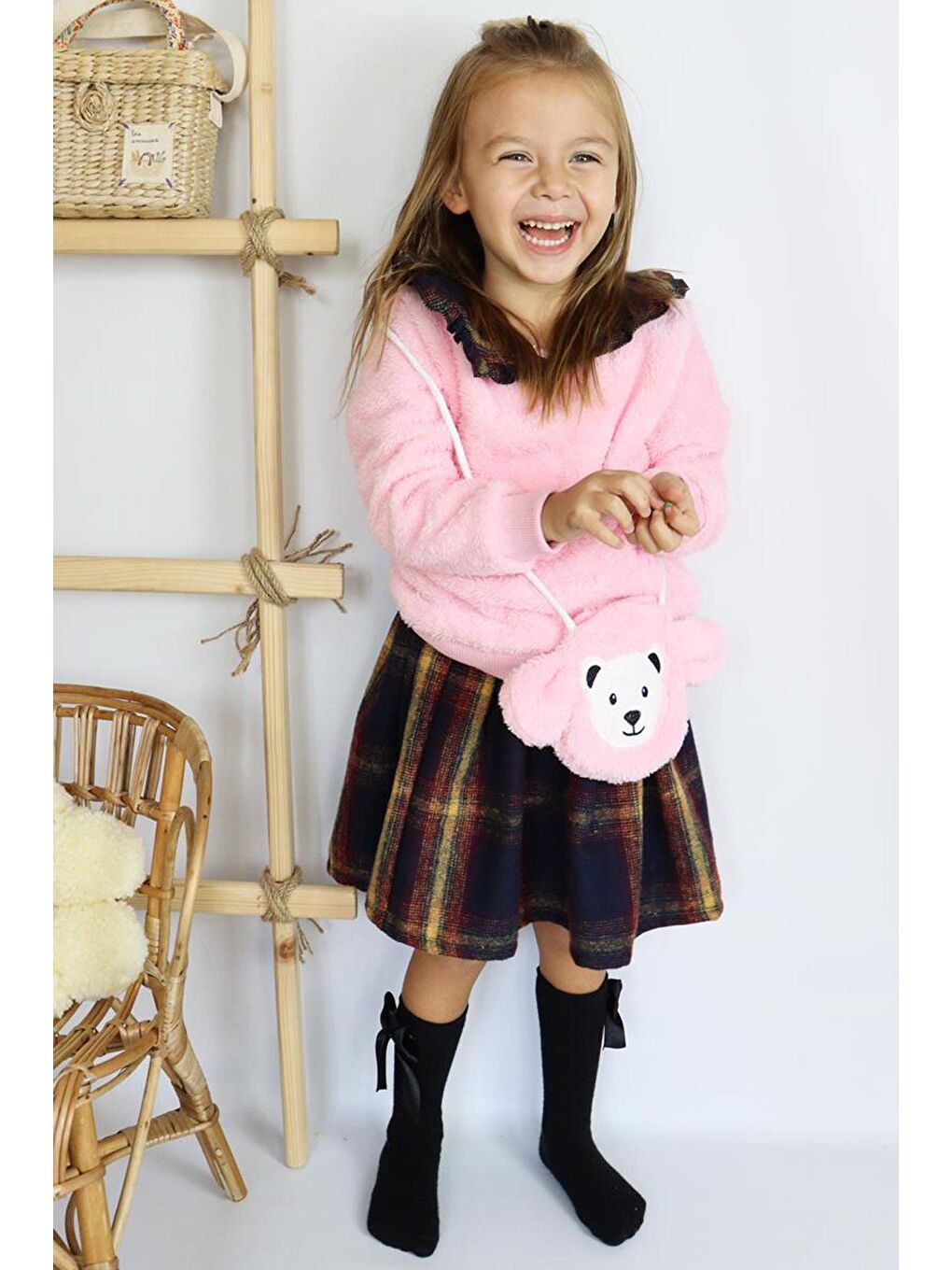 Kız Çocuk Bebe Yakalı Peluş Detaylı Çantalı Kareli ve Yünlü Pembe Etekli Takım-3