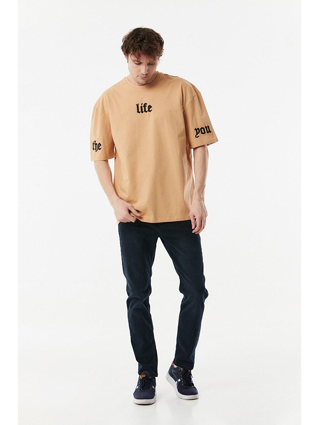 Sarı Nakışlı Bisiklet Yaka Oversize Tişört-2