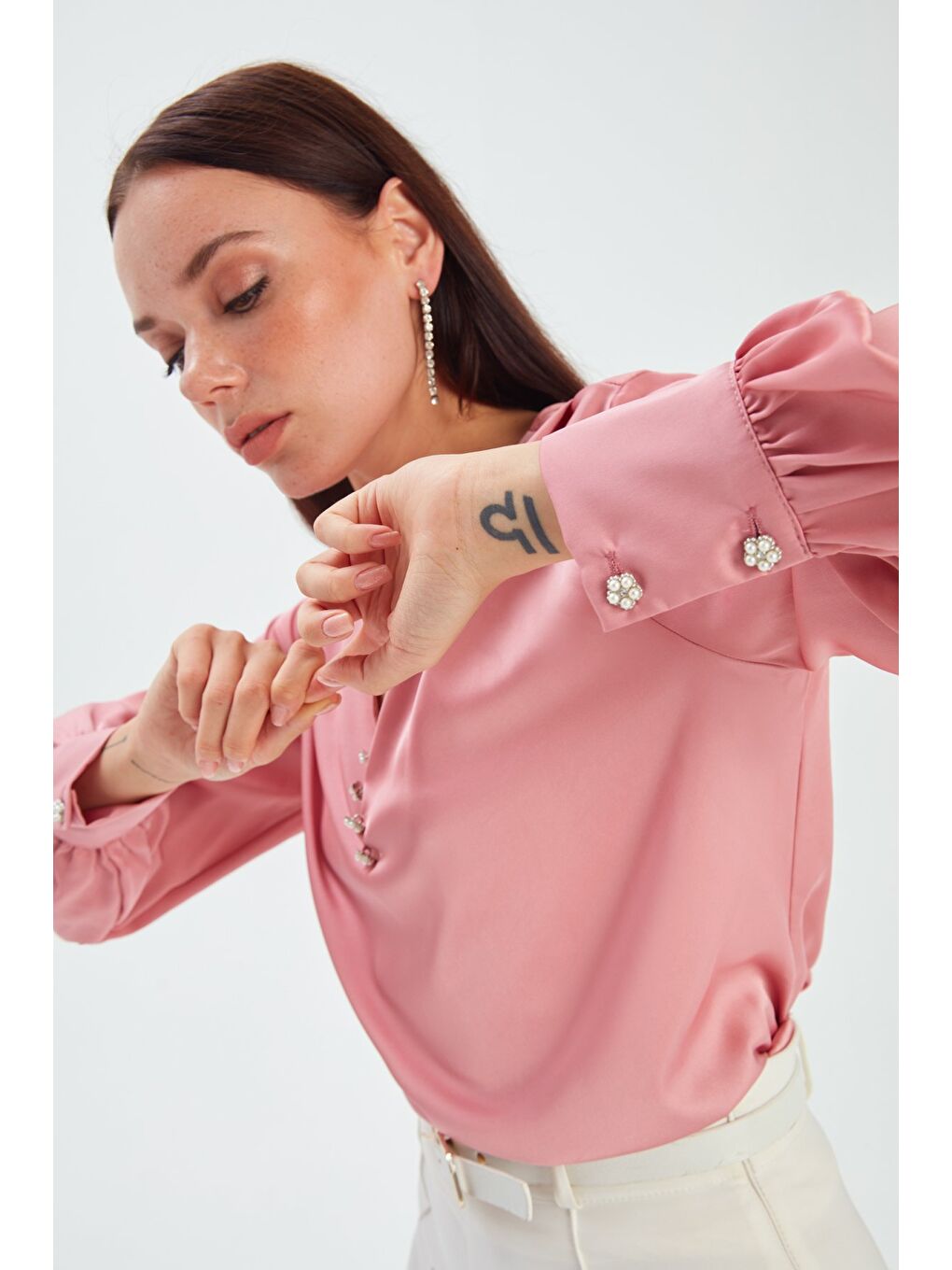 Pembe Düğme Detaylı Saten Bluz - Gül Kurusu-2