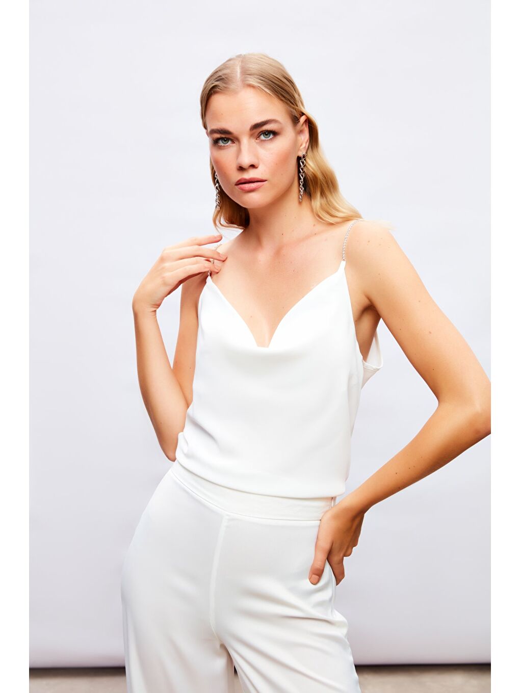 SATEEN Degaje Yaka Zincir Askılı Bluz - Ekru - 2