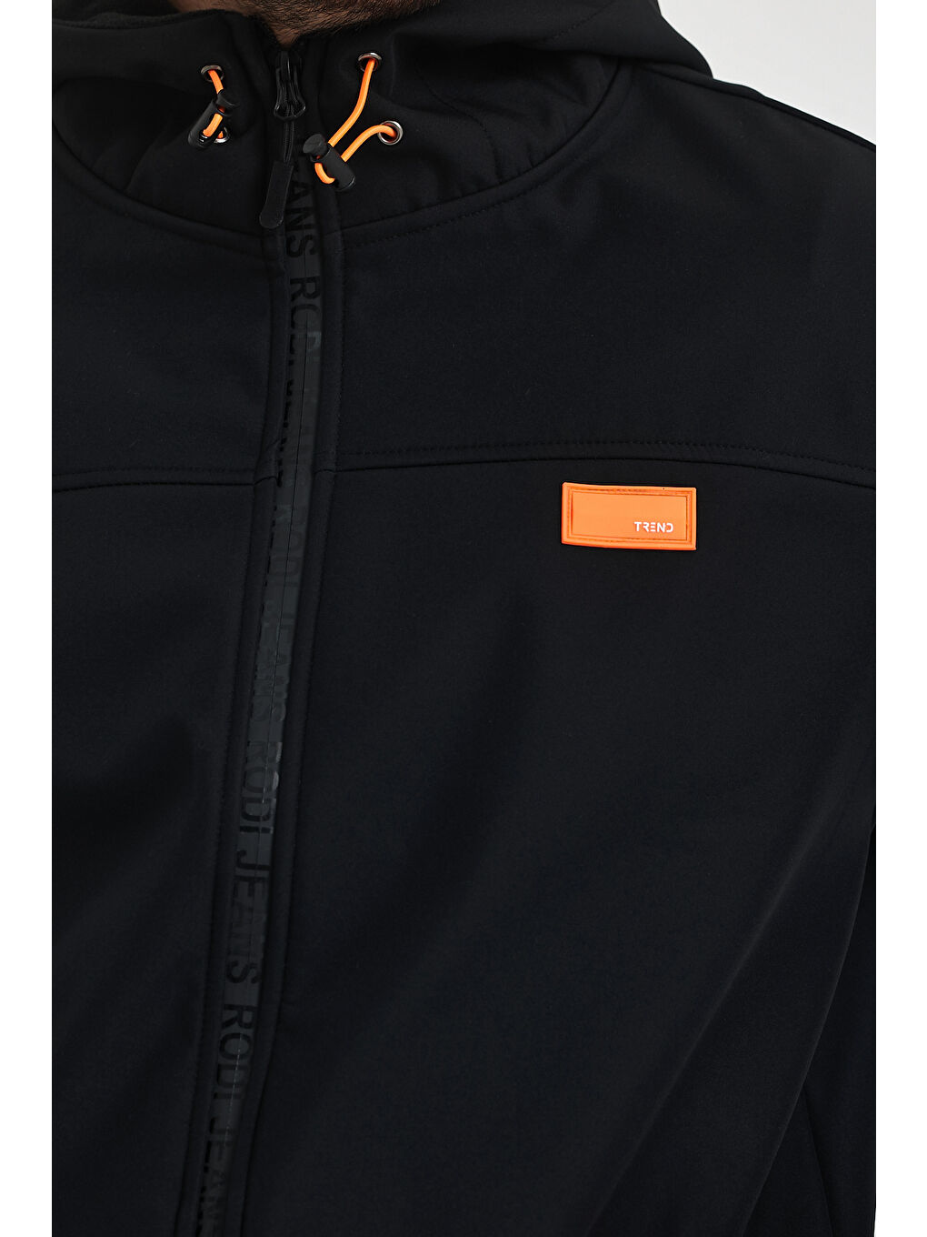 Siyah Kapüşonlu Fermuarlı Softshell Erkek Mont  6044-1-2