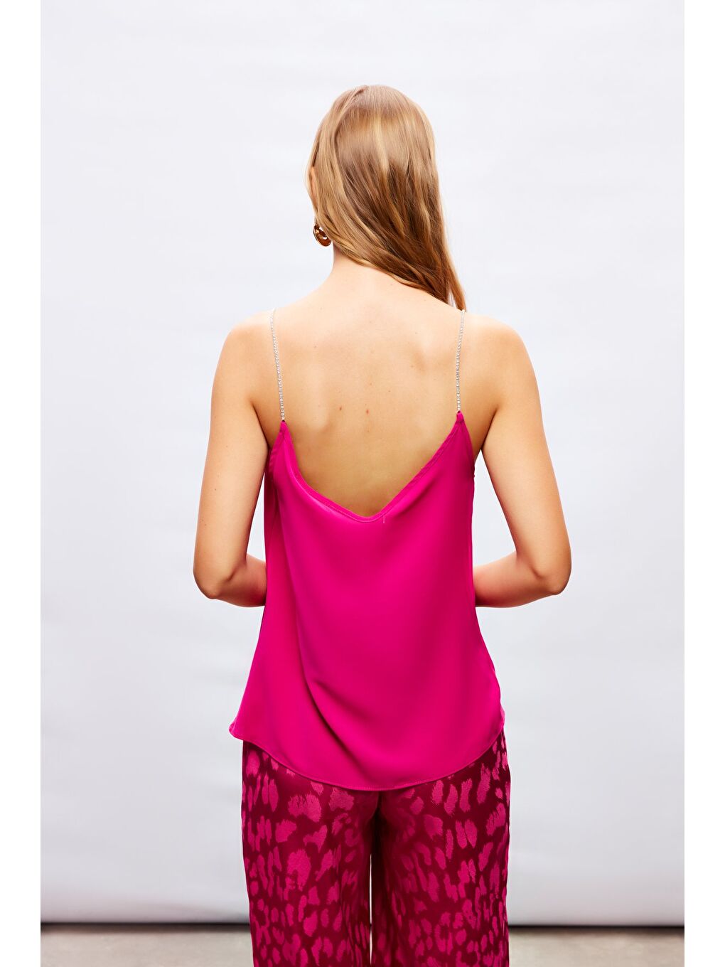 Degaje Yaka Zincir Askılı Bluz - Fuşya-7