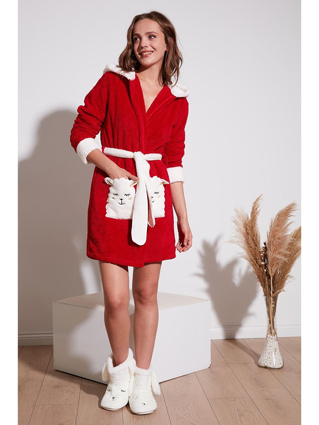 Kırmızı Belden Bağlamalı Kapüşonlu Cepli Peluş Sabahlık 6093040-1
